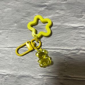 星とくまちゃんのアクリルチャーム イエロー 1個 推し活 ソンムル メンカラ