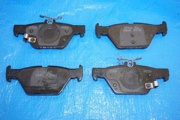 中古 残量多 スバル純正 リヤ側 ブレーキパッド 【 26690VC000 】 VN系 レヴォーグ