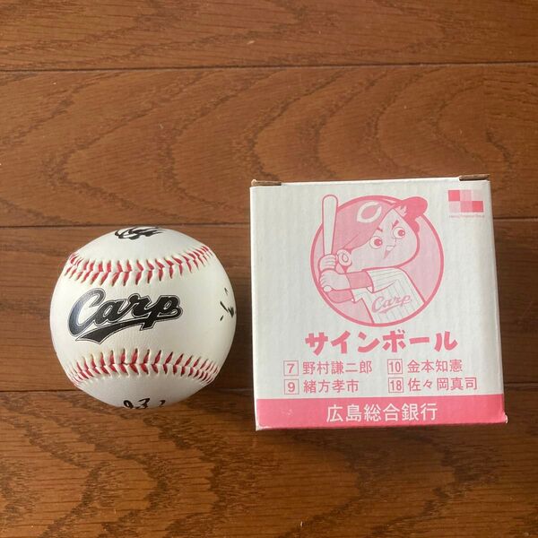 広島東洋カープ サインボール プリント 箱付き。7野村謙二郎 9緒方孝市 10金本知憲 18佐々岡真司