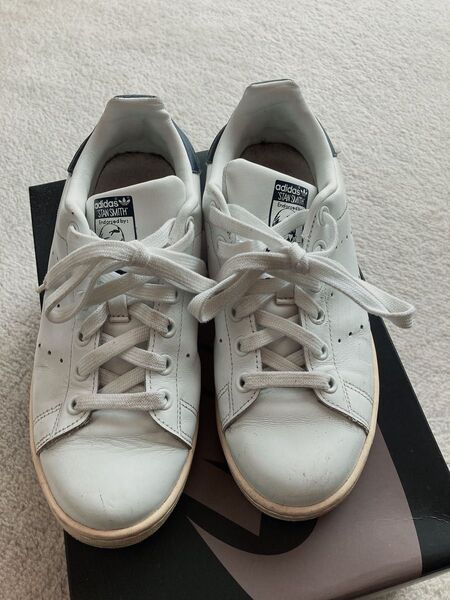 adidasスタンスミス