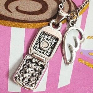 【リクエスト多数で再入荷】幸せを運ぶ風水デザイン!レトロとモダンが融合したガラケーチャームネックレス