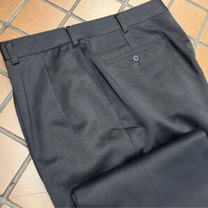 新品☆未使用 肉厚 艶感 W94cm 黒 カジュアルパンツ ゴルフパンツ ゴルフウェア スラックス 2タック ふわふわ生地