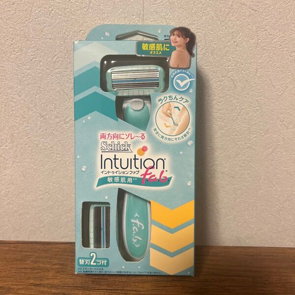 シック SCHICK イントゥイション ファブ ホルダー 敏感肌用 (替刃2コ付)