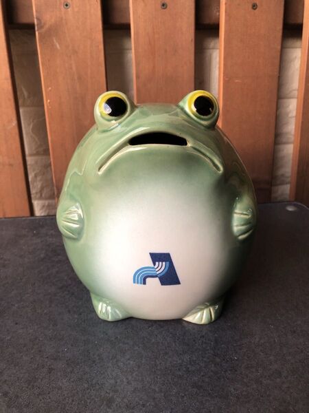 カエルの貯金箱 高さ約17cmくらい