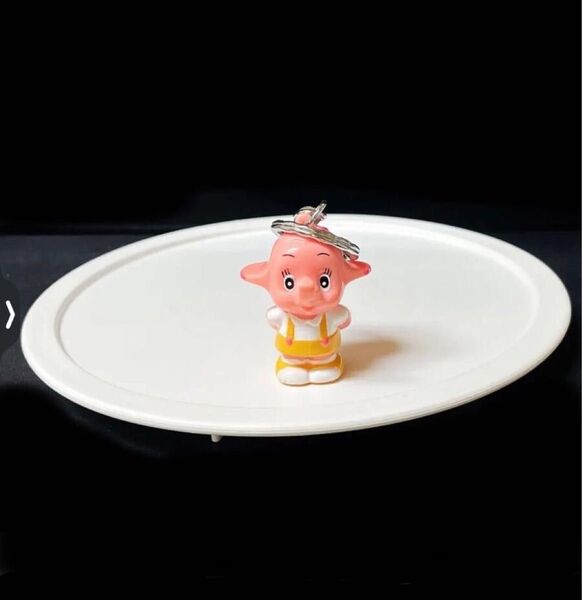 新品 未使用 超美品 ツヤツヤ サトコちゃん キーホルダー 後ろ姿もキュート