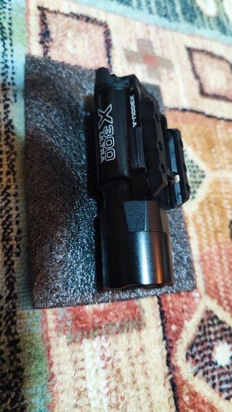 フラッシュライト SUREFIRE X300タイプ