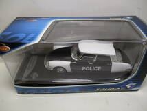 ★超レア★DS AUTOMOBILES★シトロエン CITROEN★DS１９　Police　Pie１９５６ ミニカー★白・黒ツートン★１／４３★新品・未使用品★_画像2