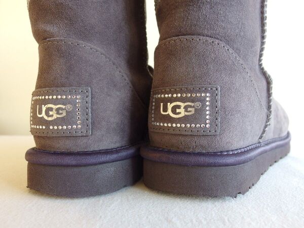 売り切り値下げ UGG アグ クリスタルボウ スワロフスキー仕様 S/N 1006698