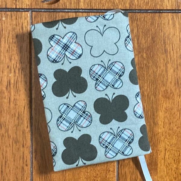 文庫本用(ハヤカワ対応) LA FARFALLA ちょうちょ柄 蝶々柄ブックカバー☆ハンドメイド