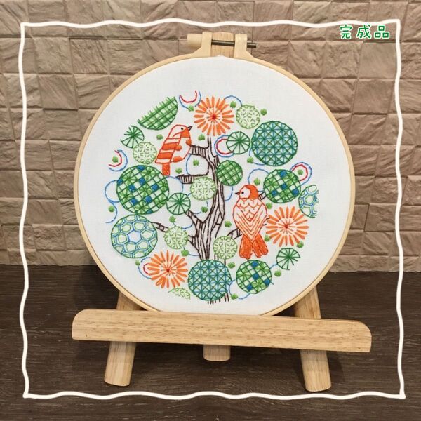 幾何学模様で作る鳥の木のフランス刺繍 刺繍ボード フレーム ハンドメイド インテリア 鳥 木 線