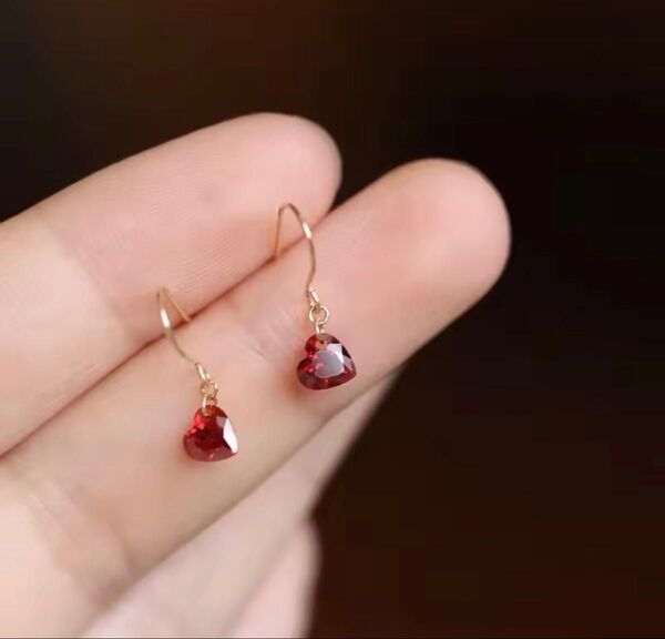 ピアス 赤ハートフック