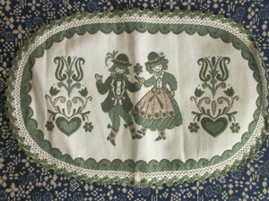  Austria made * delicate embroidery race * race costume .. man . girl *chiroru* tyrolean * table runner * tapestry * retro Vintage 