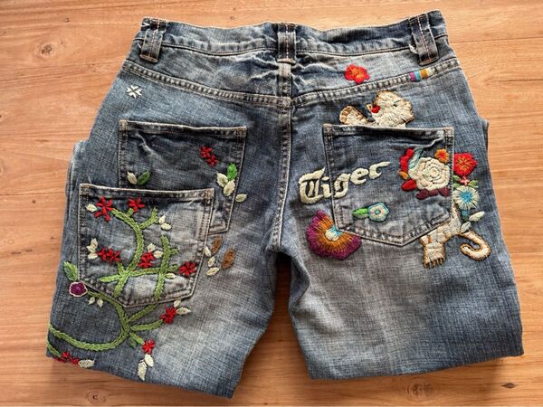 ☆as known as アズノウアズ デニム 刺繍