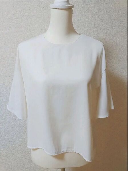 ホワイト シフォン風 半袖シャツ