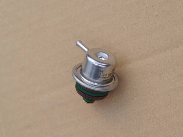 フューエルプレッシャーレギュレーター*VW Golf4/Bora/Newbeetle/Audi A3(8L)/TT(8N)など*037133035C*BOSCH製【社外新品】