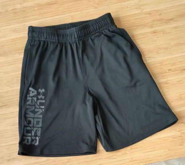 UNDER ARMOUR ショートパンツ