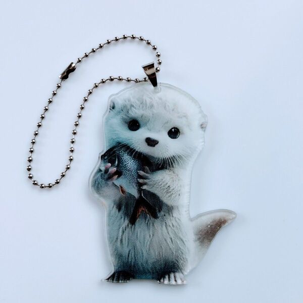 【新品】可愛いカワウソのアクリルキーホルダー