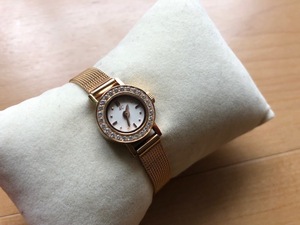 美品程度 良デザイン レア 4℃ ヨンドシー ストーンベゼル ゴールドカラー 純正SSメッシュブレス クオーツ レディース 腕時計