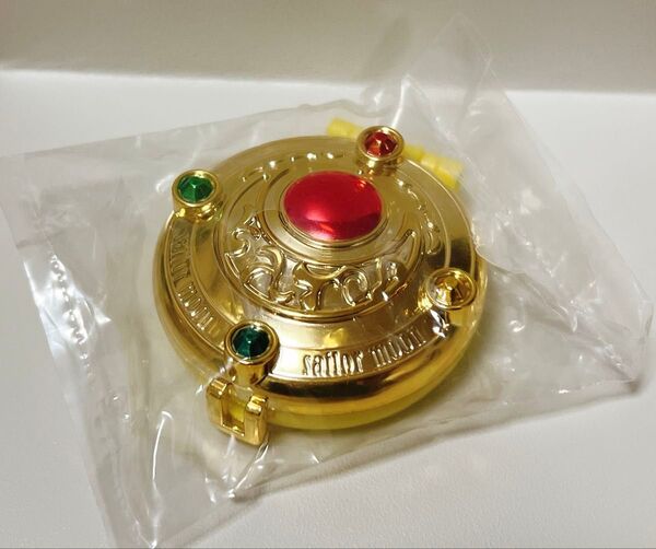 セーラームーン 変身コンパクトミラー 変身ブローチ 未開封 BANDAIガチャガチャ