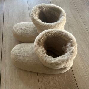 ユニクロ ボア ルームシューズ 白