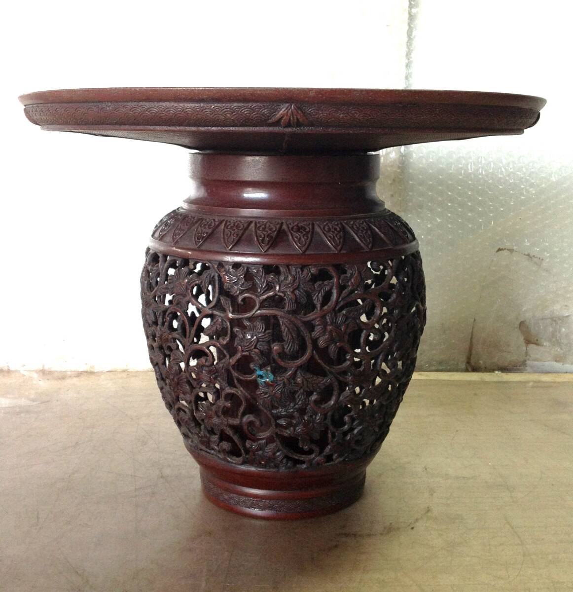 美品【勝雲造 銅製 薄端 三つ足 二耳 龍 花器 重 美品【勝雲造 銅製 薄端 三つ足 二耳 龍 花器 重