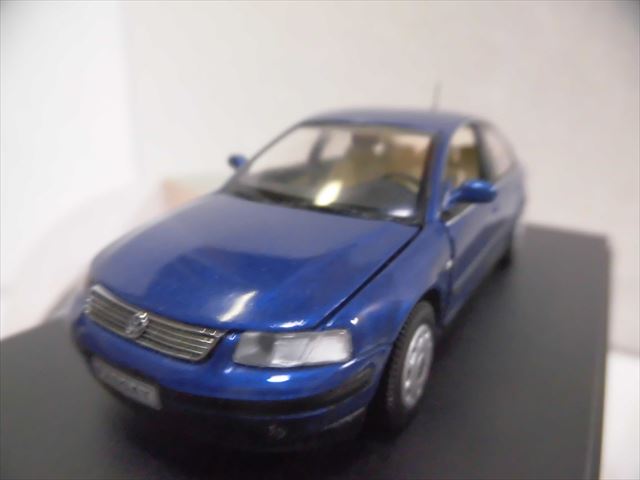 VW パサート Passat 1/18 ミニカー 未使用 フォルクスワーゲン