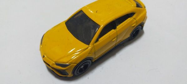 トミカNo16ランボルギーニウルス