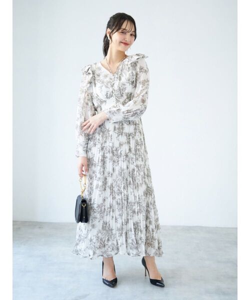 tocco closet リボン&パール付きラッフルフリルフラワープリントプリーツワンピース