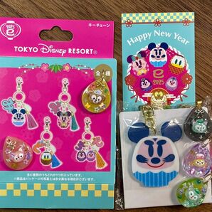 ディズニー 2025お正月 だるまキーチェーン ミッキー ニューイヤーカード、ダッフィフレンズチャーム付