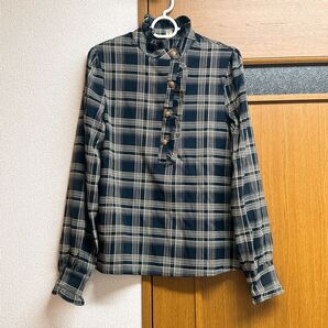 チェックブラウス