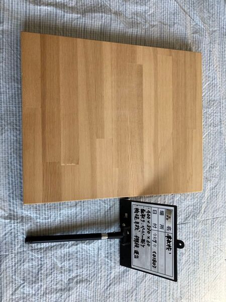 【0180】檜柾目集成材、420x330x30mm 無地、面取り、ペーパー仕上げ、棚板、置き台、用途は色々使用可能です。