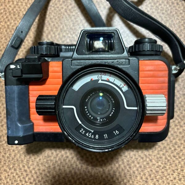 Nikons V Orange 35mm 2.5