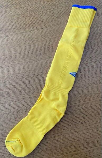 新品 UMBRO フットサル サッカー 靴下 ストッキング スウェーデン製 ソックス イエロー フリーサイズ アンブロ