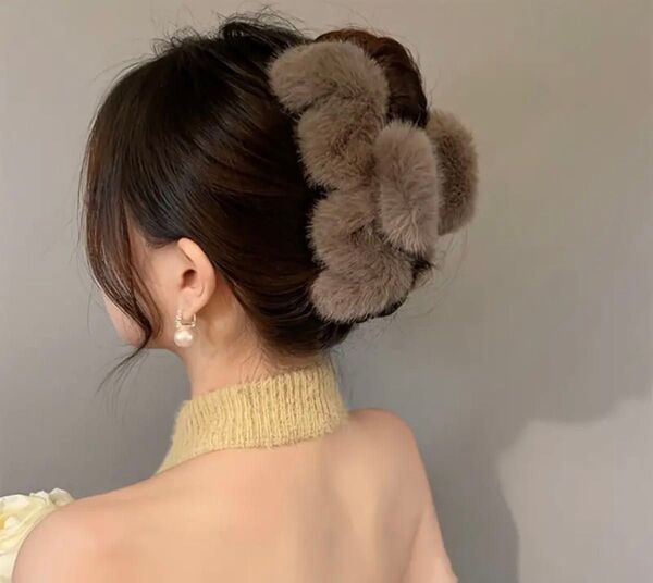 新品 ファー ヘアクリップ 大きめ