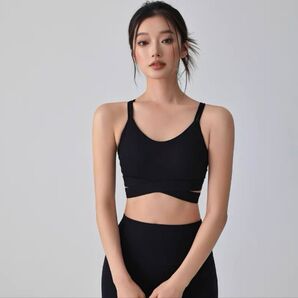 【即日発送】ヨガトップス ピラティストップス ヨガウェア スポーツブラ ブラトップ ブラック 黒 S M サイズ