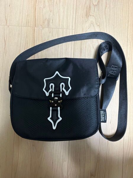 トラップスター trapstar ショルダーバック 黒 QRタグ付き ブラック 斜めかけ