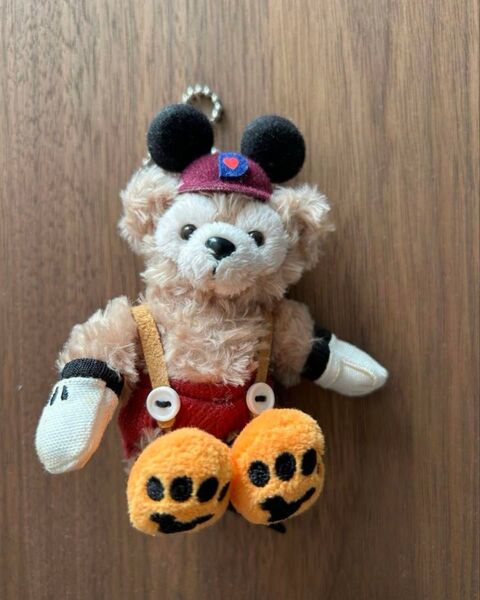 ダッフィー キーホルダー耳付きバッチ ハロウィン