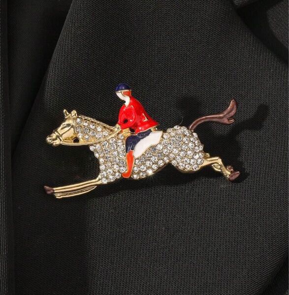 ロンシャン風ブローチ ラインストーン 新品 乗馬