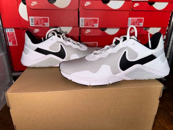 【新品未使用】NIKE LEGEND ESSENTIAL 2 25.5cm