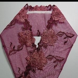 H-1202 光沢刺繍 ワイン色花模様半襟♪+料金で帯揚げ 重ね衿サイズに変更可能