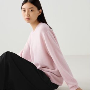 UNIQLOC カシミヤリラックスVネックセーター