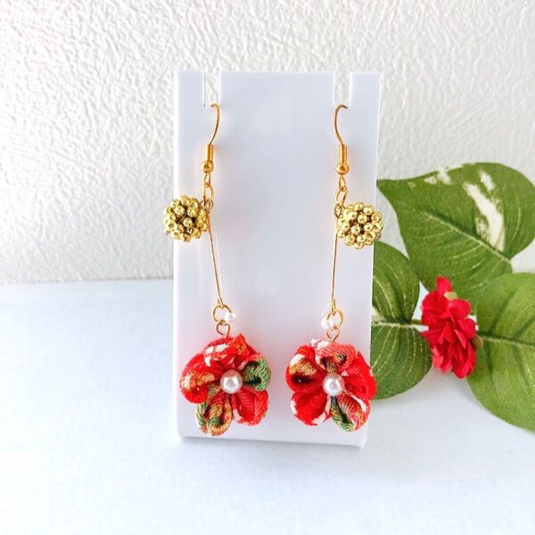 つまみ細工の和風ピアス 紅色 つまみ細工 ピアス イヤリング 和 浴衣 着物 ちりめん ハンドメイド 和装 イヤリング無料 再販