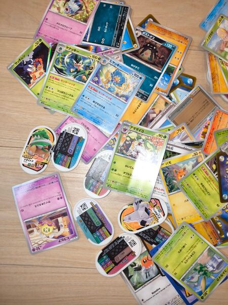 ポケモンカードなど一式 三、四十枚or個?