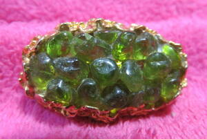 L8992 brooch peridot 