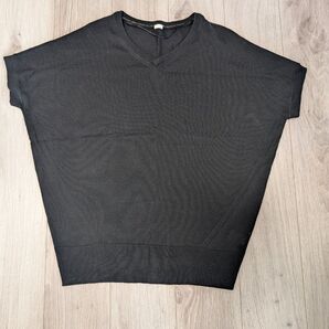 GU 黒 ベスト