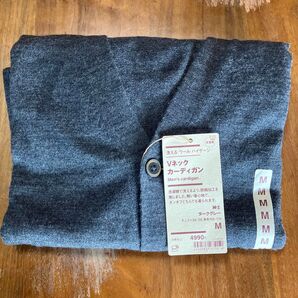 Vネックカーディガン