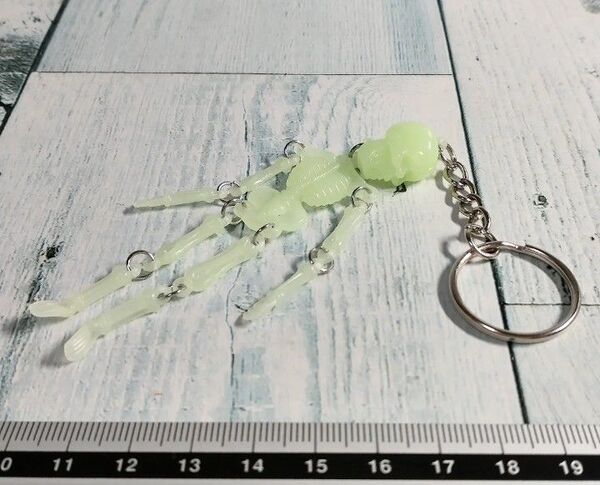 未使用 昭和レトロ あの懐かしい 骸骨 ガイコツ キーホルダー 蓄光 1個
