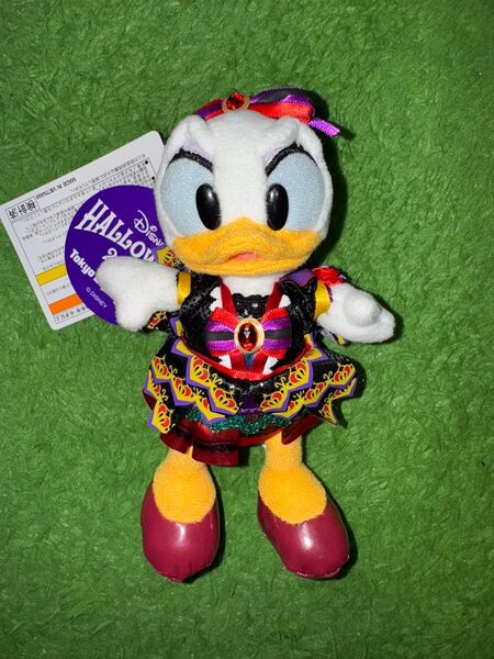 値下げ!定価以下!ディズニーハロウィン2024 デイジーダック ぬいぐるみバッジ①