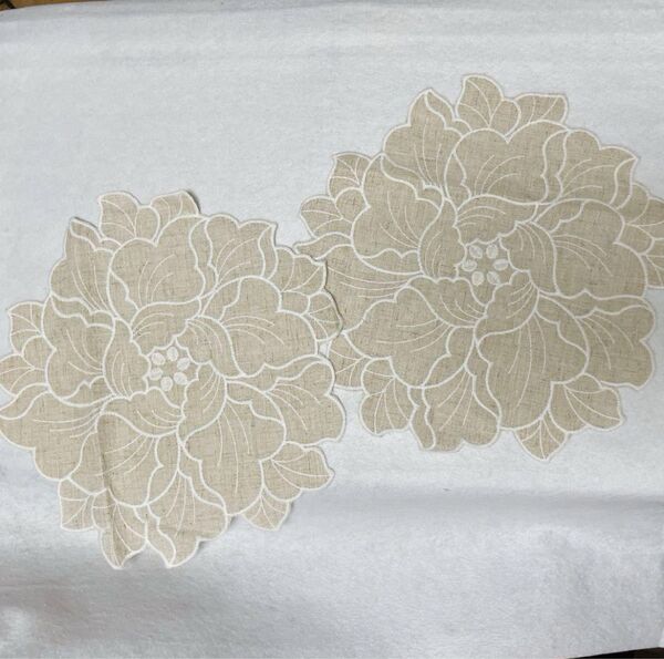 ランチョンマット2枚セット Lace flower ナプキン 30cm 丸型 花モチーフ