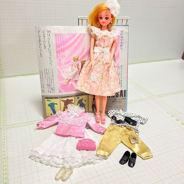 1984年頃発売のタカラの昭和バービーのフレンズ『エリー』と洋服5着+靴3足+かばん2個+ネックレス、ベルト、髪飾り【希少】
